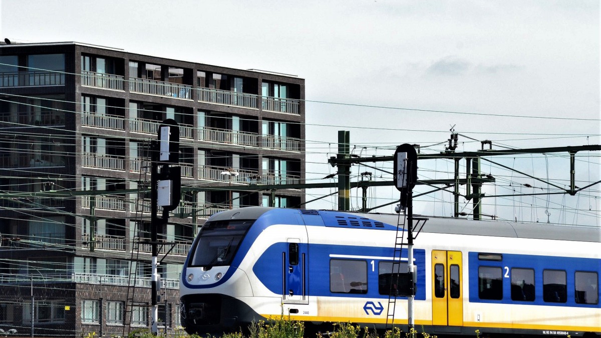 Tweetal draait door in trein en wordt opgepakt bij station Hilversum