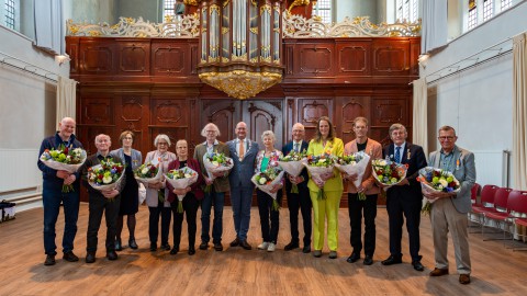 Lintjesregen 2023: 13 Koninklijke onderscheidingen in Hoorn