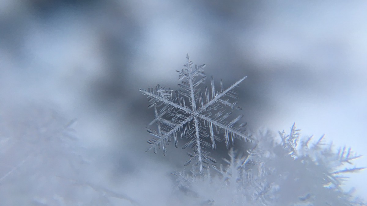 Sneeuw en ijzel op komst: 15 tips voor rijden met gladheid